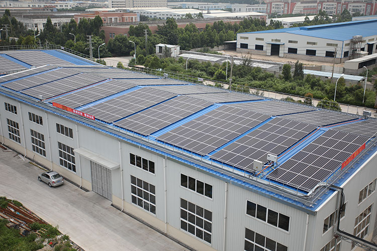 sur la station solaire du réseau en Chine
